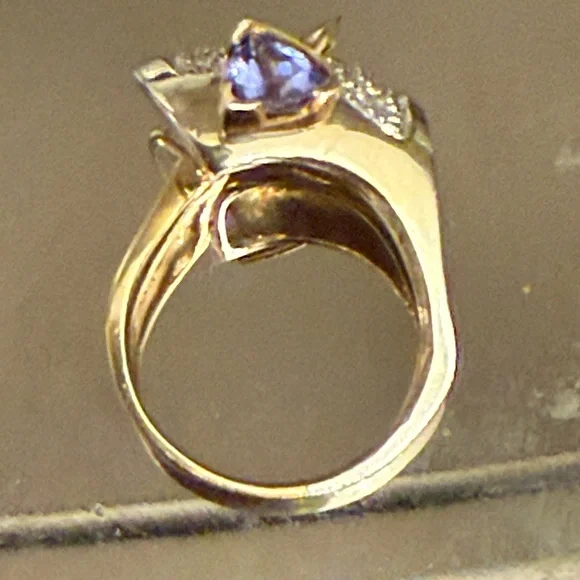 Tanzanite and diamond ring